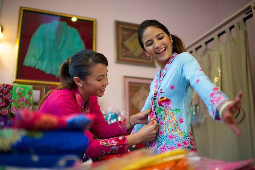 Singapore Peranakan Museum Tour & Costume Dress-Up 1