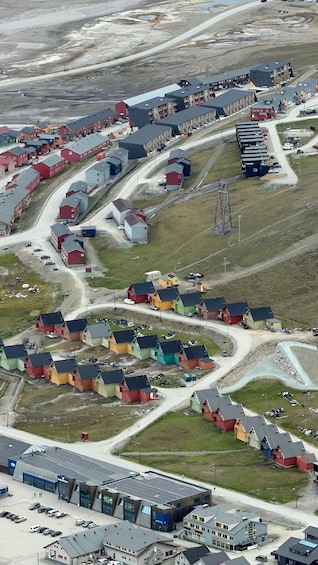 Picture 1 for Activity Longyearbyen: Iconic Hike to Platåfjellet 5