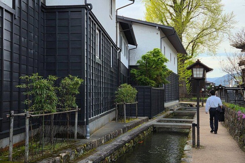 Hida Furukawa: White-Walled Streets and Carpentry Tour 1