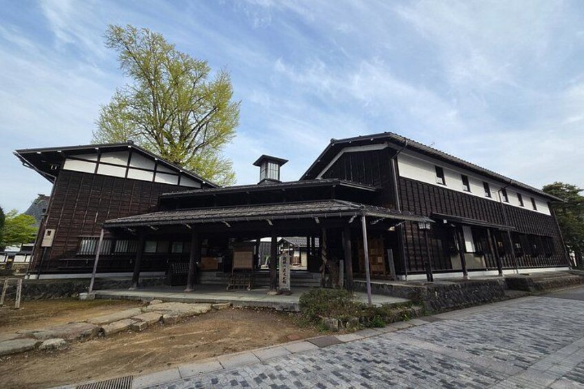 Hida Furukawa: White-Walled Streets and Carpentry Tour 4