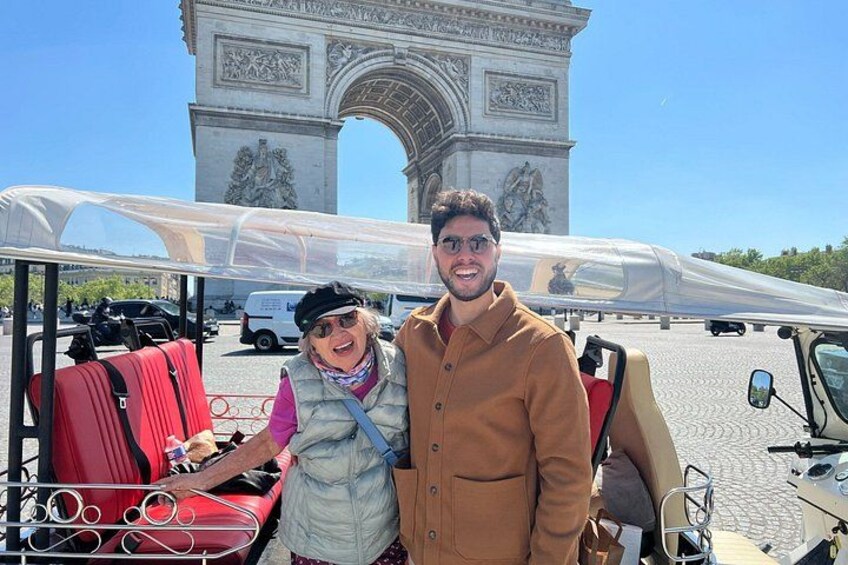 Private Tour in TukTuk Golf Cart Historical landmarks 1