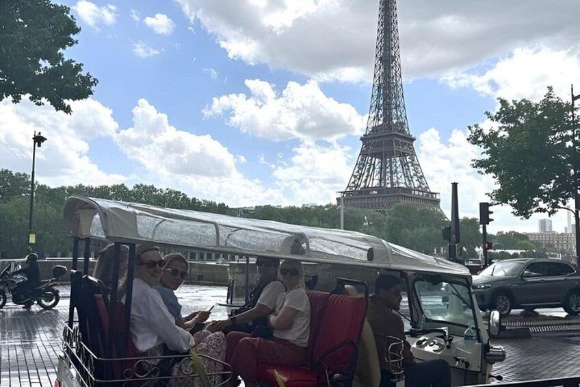 Private Tour in TukTuk Golf Cart Historical landmarks 4