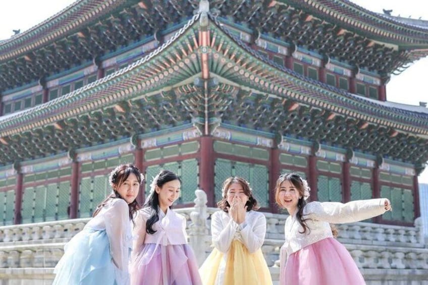 Seoul Private Hanbok Photo Tour Perfect for Families and Groups 1