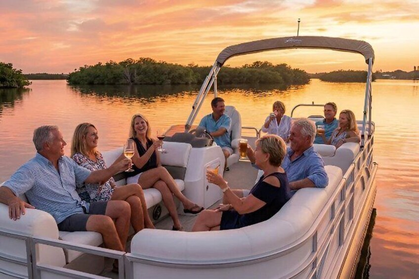 Un grupo de personas en un bote con un lago tranquilo y un atardecer de fondo. 3