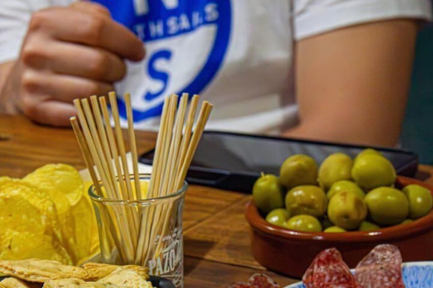 Barcelona : Local Walking Tour of Grace with vermouth included 4