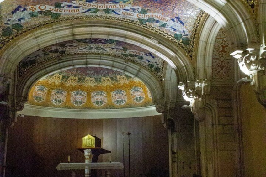 Barcelona : Local Walking Tour of Grace with vermouth included 2