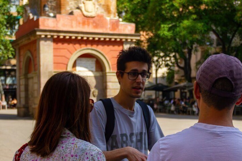 Barcelona : Local Walking Tour of Grace with vermouth included 2