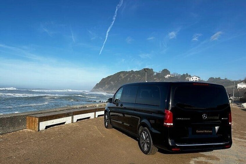 Biarritz to Basque Beauty Premium Van Tour of Fontarrabie 5
