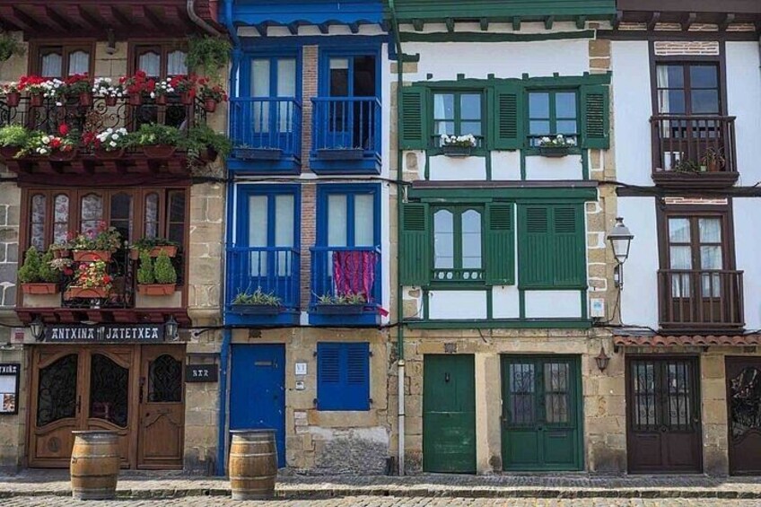 Biarritz to Basque Beauty Premium Van Tour of Fontarrabie 4