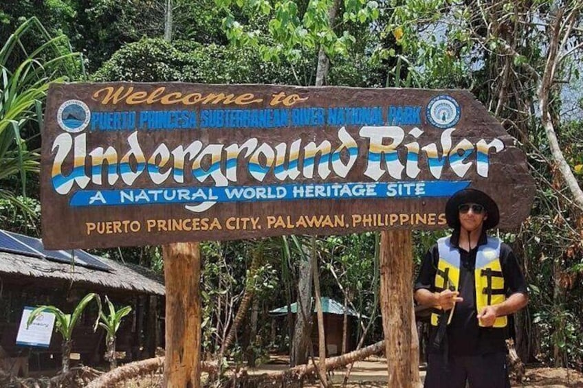 Skilt, der byder besøgende velkommen til Undergrundsfloden, et naturligt verdensarvsminde i Puerto Princesa City, Palawan, Filippinerne. 2