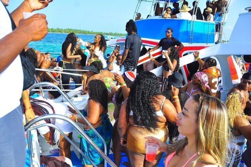 Punta Cana Hip Hop Party Boat – Open Bar, Snorkeling & VIP Party” 5