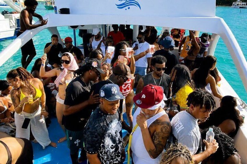 VIP Hip Hop Party Boat Punta Cana: Open Bar, DJ & Snorkeling 3