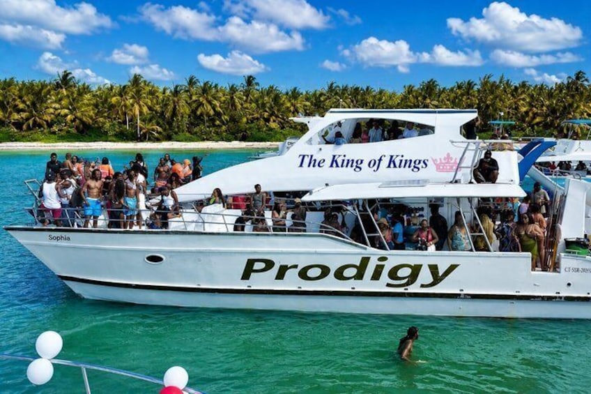 Adults Only Party Boat with Open Bar, DJ & Snorkeling Punta Cana 5
