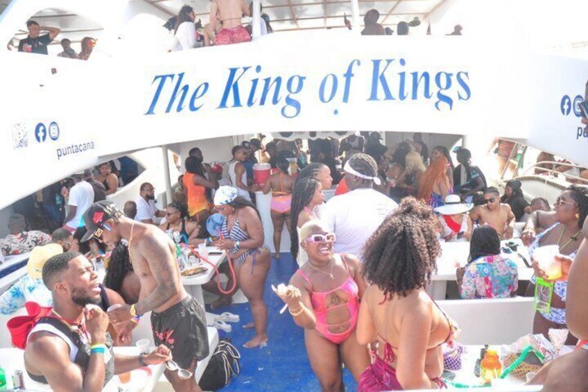Adults Only Party Boat with Open Bar, DJ & Snorkeling Punta Cana 4