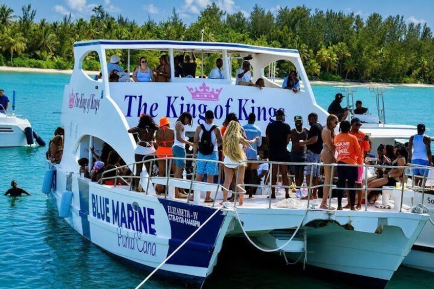 Adults Only Party Boat with Open Bar, DJ & Snorkeling Punta Cana 4