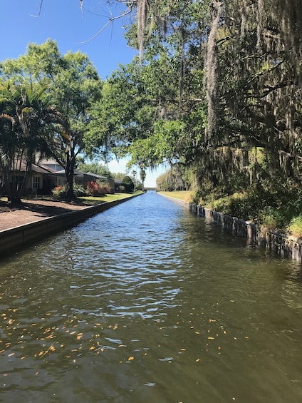 One hour Pontoon Boat Cruise of The Chain of Lakes