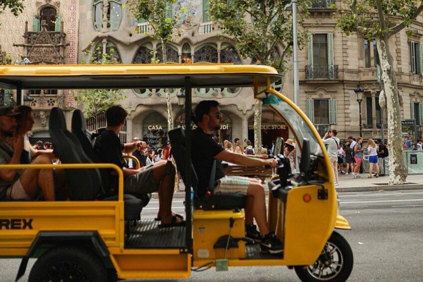 Experience Barcelona City Tour with Private Tuk Tuk 2