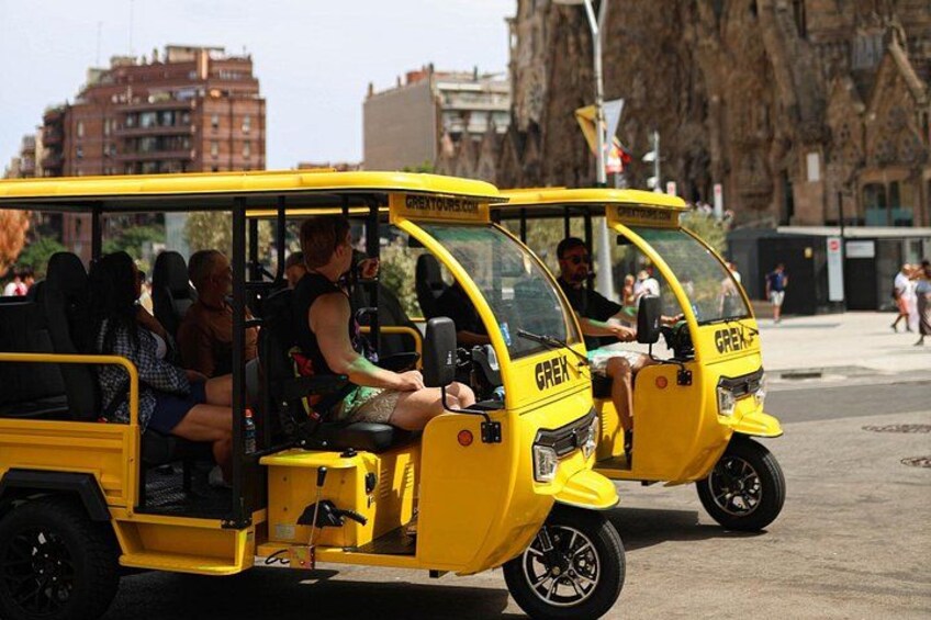 Experience Barcelona City Tour with Private Tuk Tuk 2