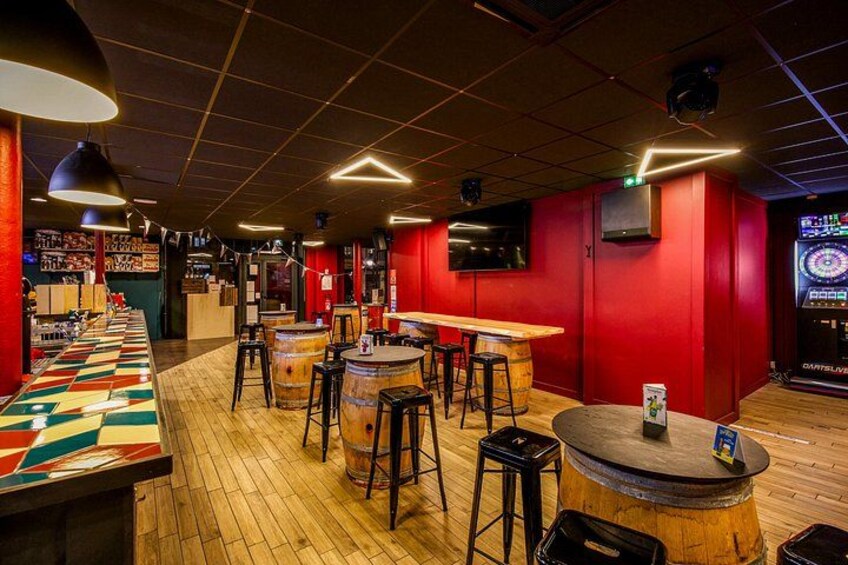 Practice English in a Marseille Wine Bar with a Local 4