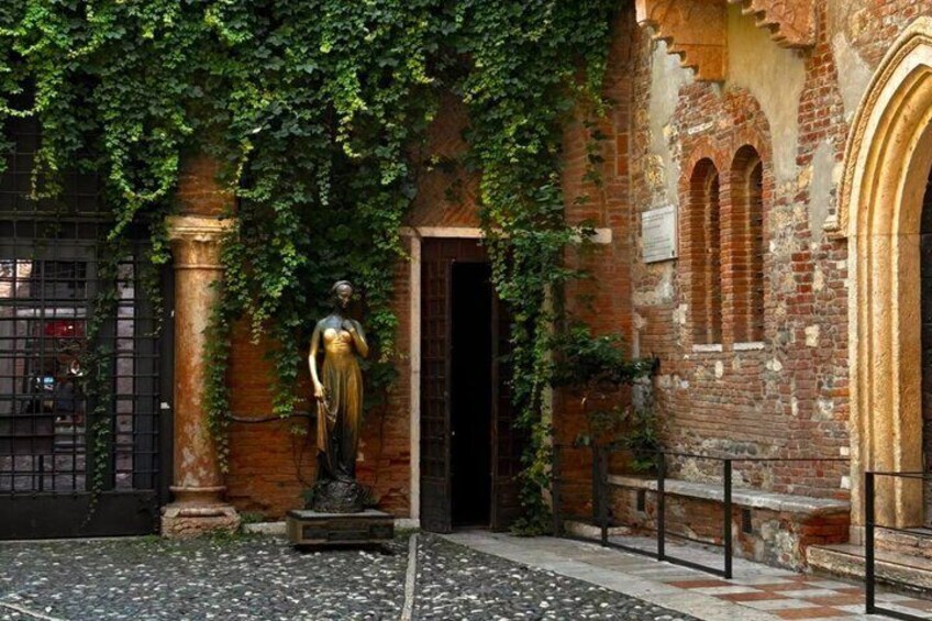 Verona Romeo and Juliet Food Tour with Local Wine 5