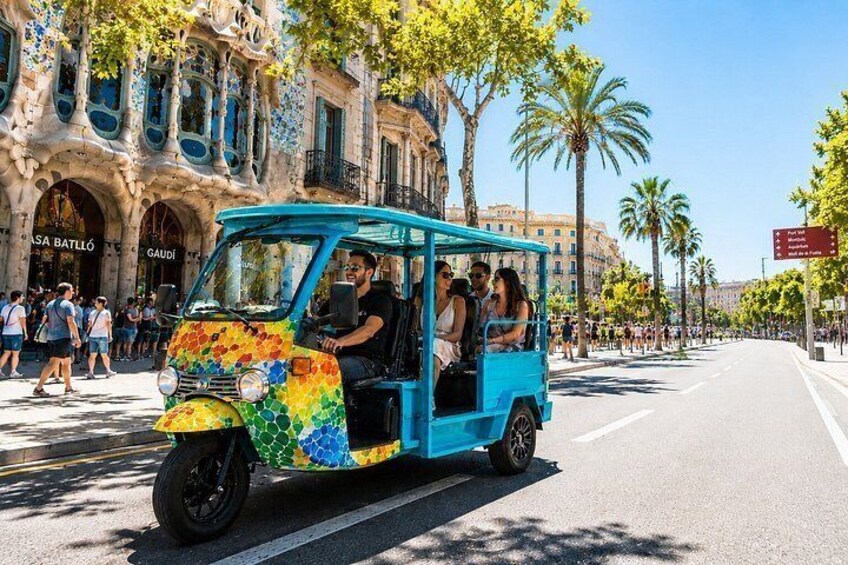 Barcelona Tour in Electric Tuk Tuk 3