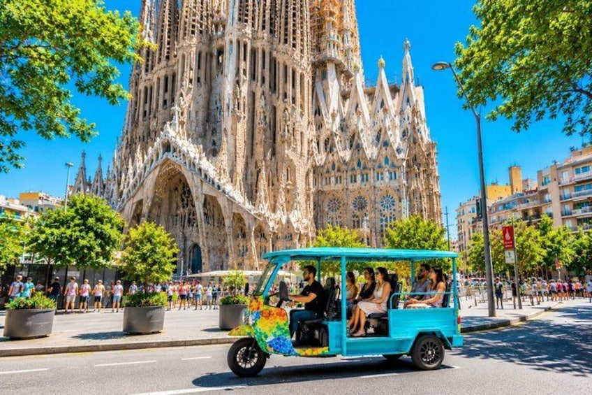 Barcelona Tour in Electric Tuk Tuk 3