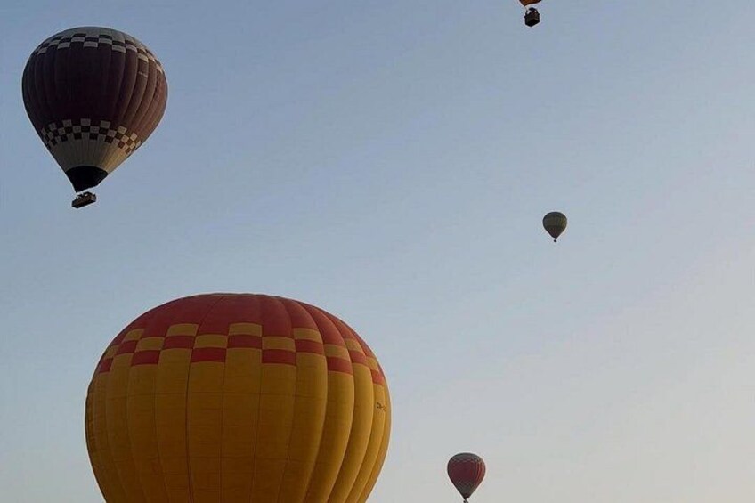 Hot air balloons in the sky. 5