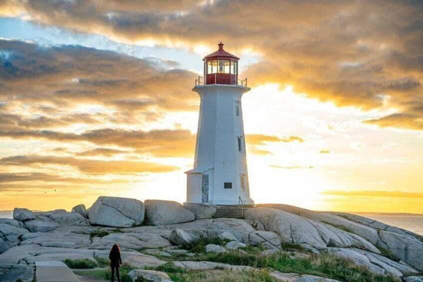 Half Day Tour: Peggys Cove,Swissair Memorial & Titanic Cemetery 2