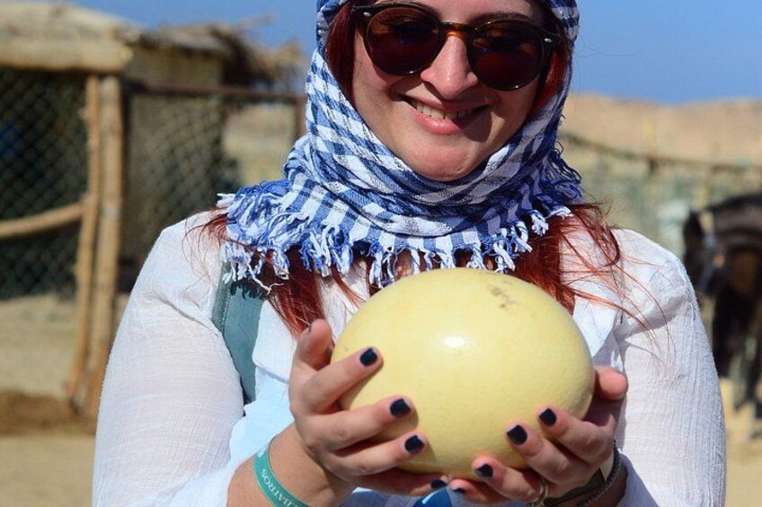A person holding a yellow ball. 4
