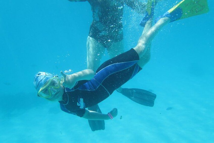 Une personne qui fait de la plongée sous-marine. 2