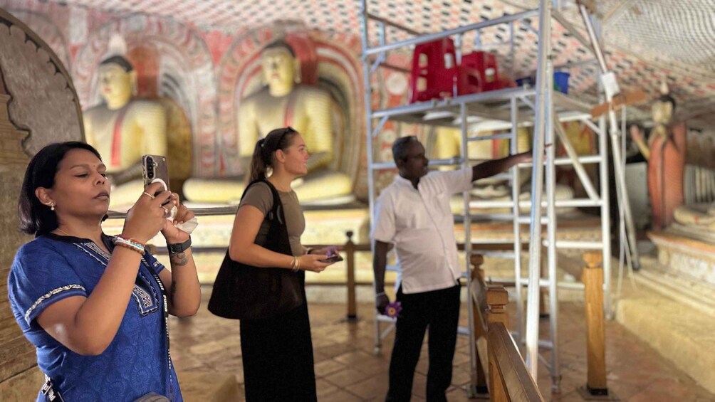 Picture 9 for Activity Dambulla: Cave Temple, Ibbankatuwa Tombs & Guided City Tour 3
