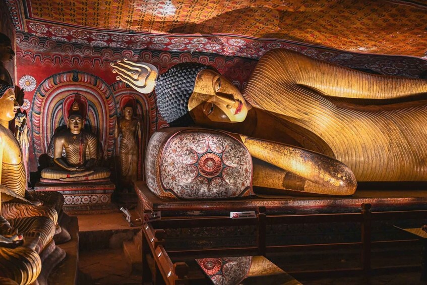 Picture 7 for Activity Dambulla: Cave Temple, Ibbankatuwa Tombs & Guided City Tour 4