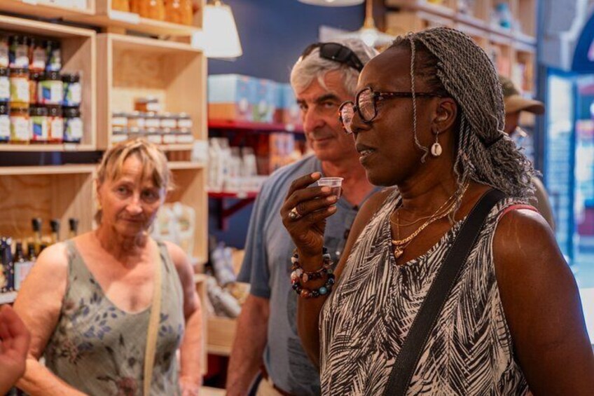 Bordeaux Walking Food Tour : History, Wine, Pastries (In English) 2