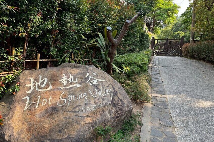 Yangmingshan and Beitou: Nature and Hot Spring Tour 4