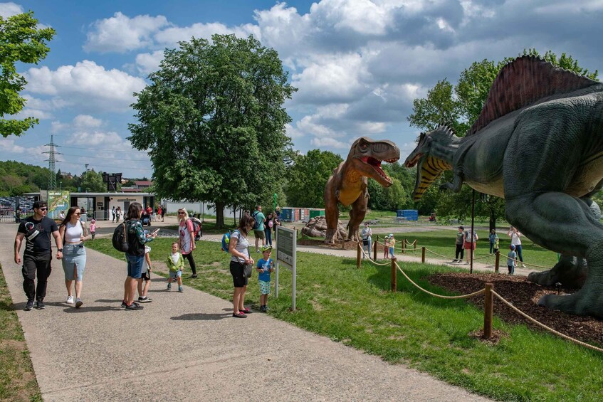 A dinosaur exhibit with a large Tyrannosaurus rex and a Triceratops. 5