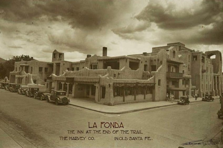 A vintage building with a unique architectural style, located in Inold Santa Fe. 2