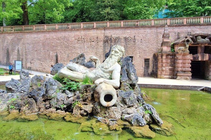Heidelberg: 2-hour guided, entertaining castle tour 3