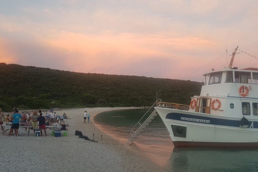 Sunset Cruise with Beach Dining and Stargazing Experience 2