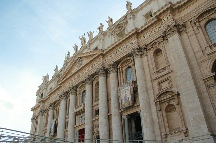 A grand historical building with classical architecture, featuring columns, statues, and detailed carvings. 4