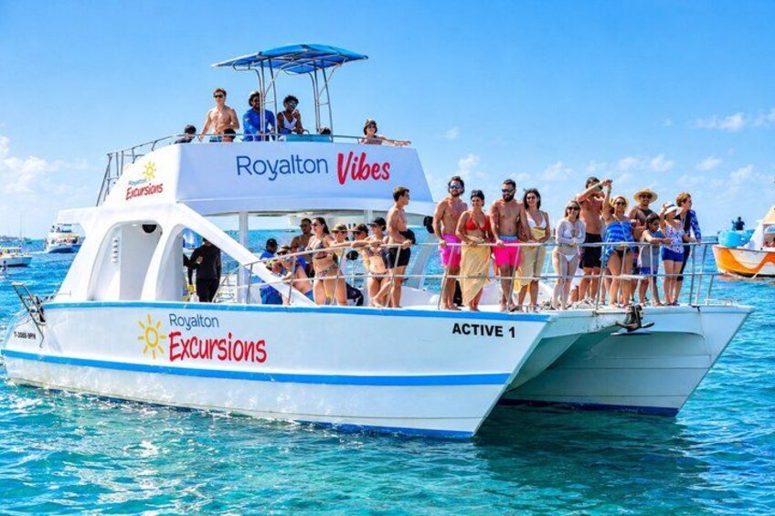Private Boat Tour in Punta Cana with Open Bar, Snorkeling & swimm 1