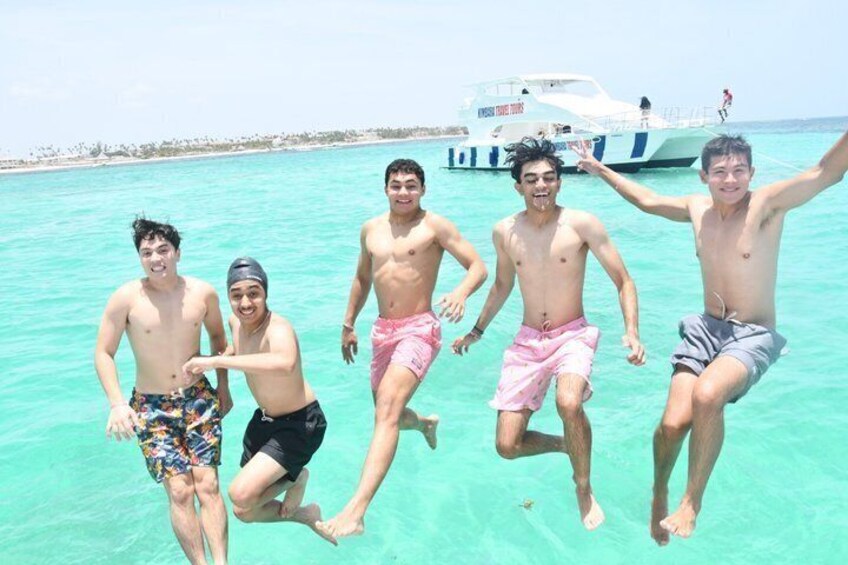 Private Yacht Tour with Open Bar Snorkeling and Natural Pool 3