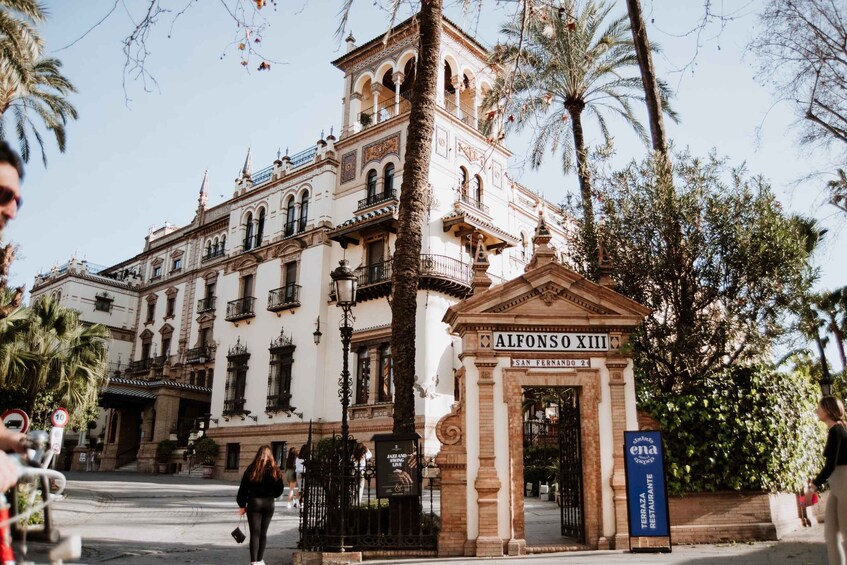 A historic building with a sign reading 'ALFONSO XIII' and 'TERBAZA RESTAURANTE' indicating a restaurant. 3