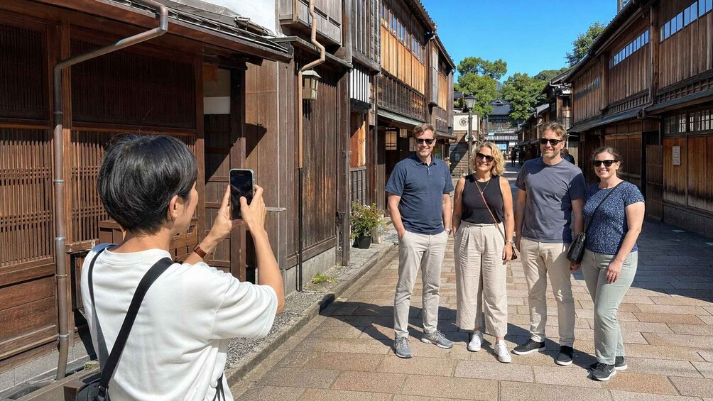 Picture 31 for Activity Kanazawa: Castle Town, Garden & Historic Tea District Walk 4