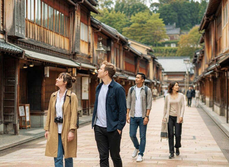 Kanazawa: Castle Town, Garden & Historic Tea District Walk 1