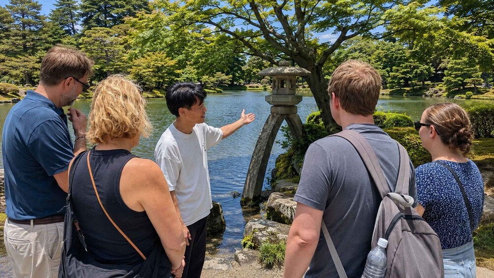 Picture 34 for Activity Kanazawa: Castle Town, Garden & Historic Tea District Walk 2