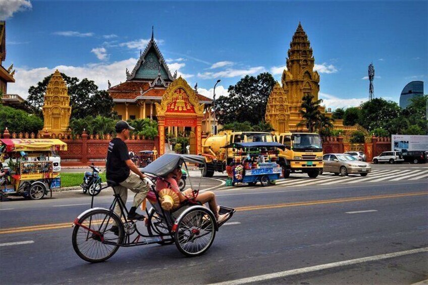 Phnom Penh City tour and Koh Dach Silk Island Private Day Tour