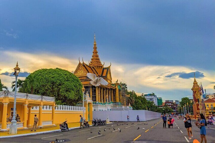 Phnom Penh City tour and Koh Dach Silk Island Private Day Tour