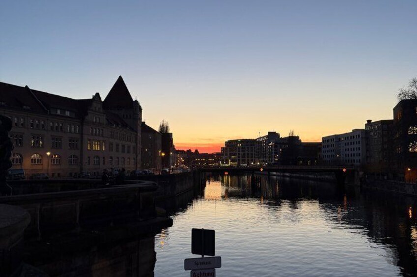 Berlin Sunset Illuminated Landmarks Walking Tour 3