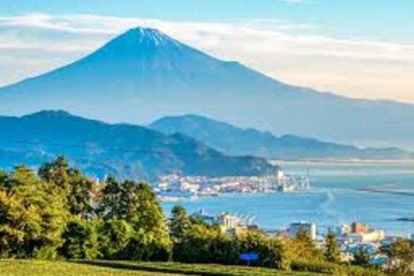 A mountain, a town, and a body of water. 3