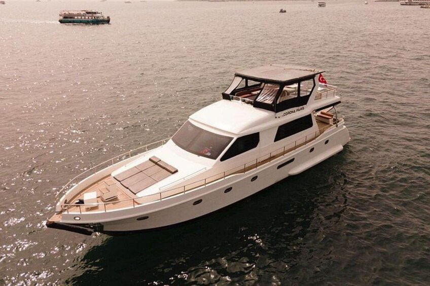 Istanbul Guided Private Luxury Yatch Tour 3